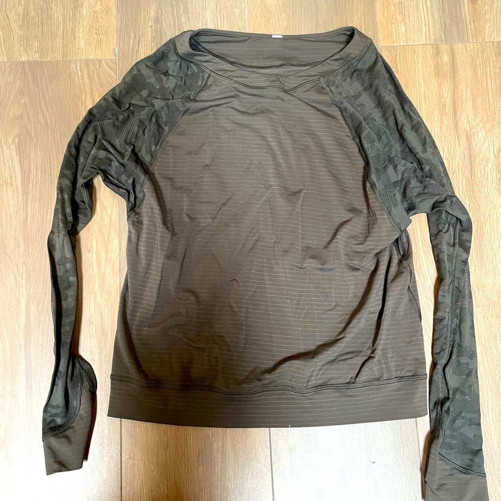 Lululemon EUC long sleeve top size 4 olive green